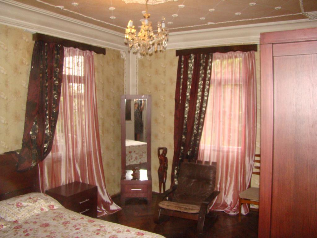 Guest House Temuri Batumi Exterior photo